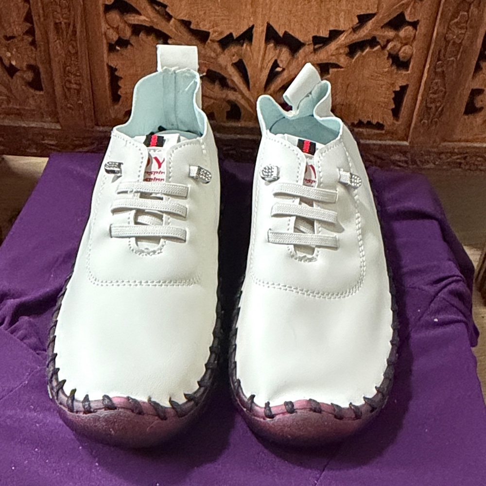 Women White Casual Sneakers with Pink Accent - Unbranded